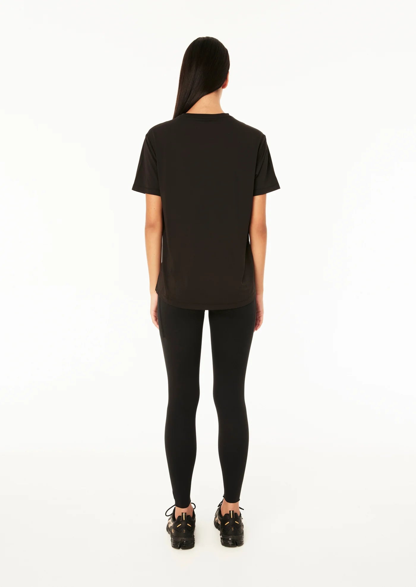 CROSSOVER AIR FORM TEE IN BLACK