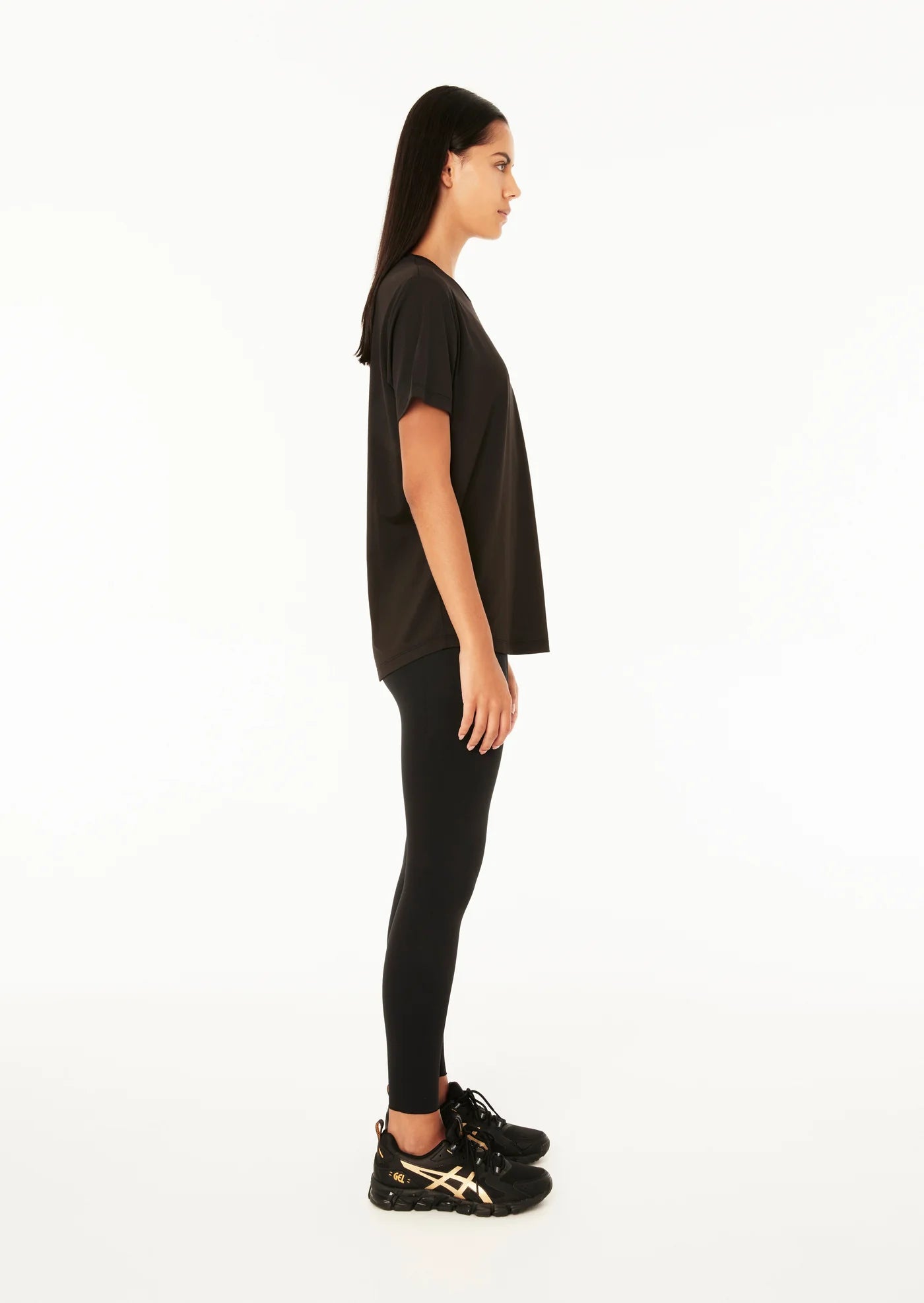 CROSSOVER AIR FORM TEE IN BLACK