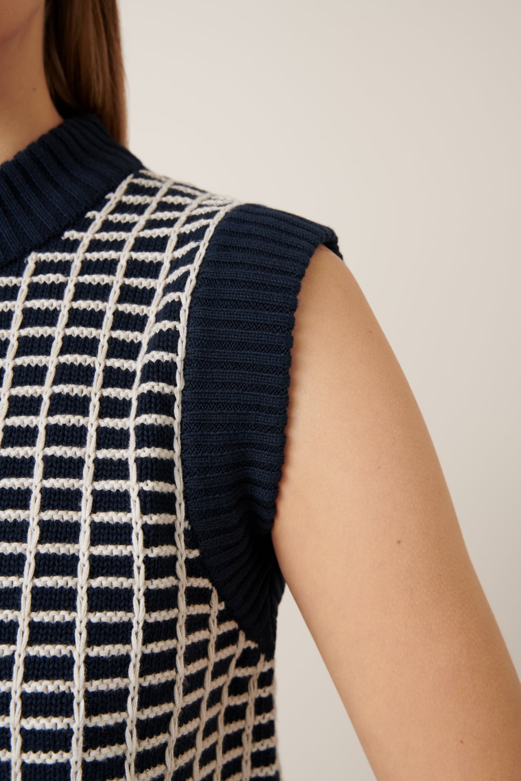 GRID VEST