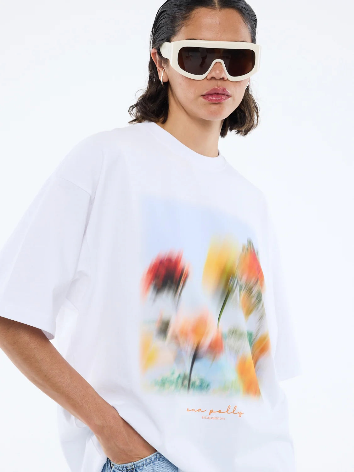 BLURRED DAISY FRAME TEE